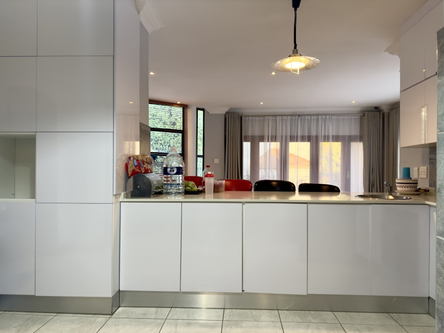 4 Bedroom Property for Sale in Faerie Glen Gauteng