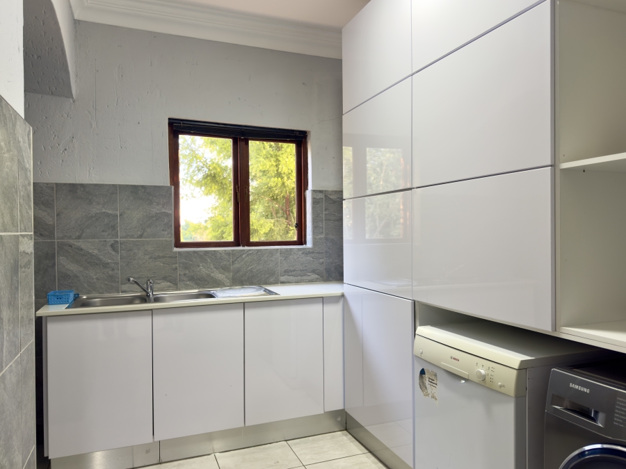 4 Bedroom Property for Sale in Faerie Glen Gauteng