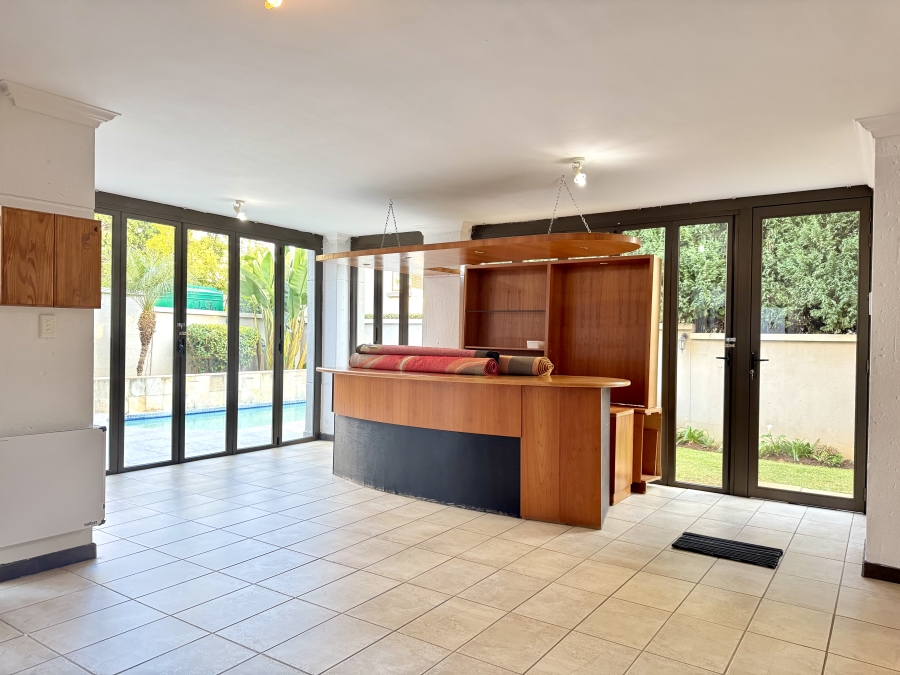 4 Bedroom Property for Sale in Faerie Glen Gauteng