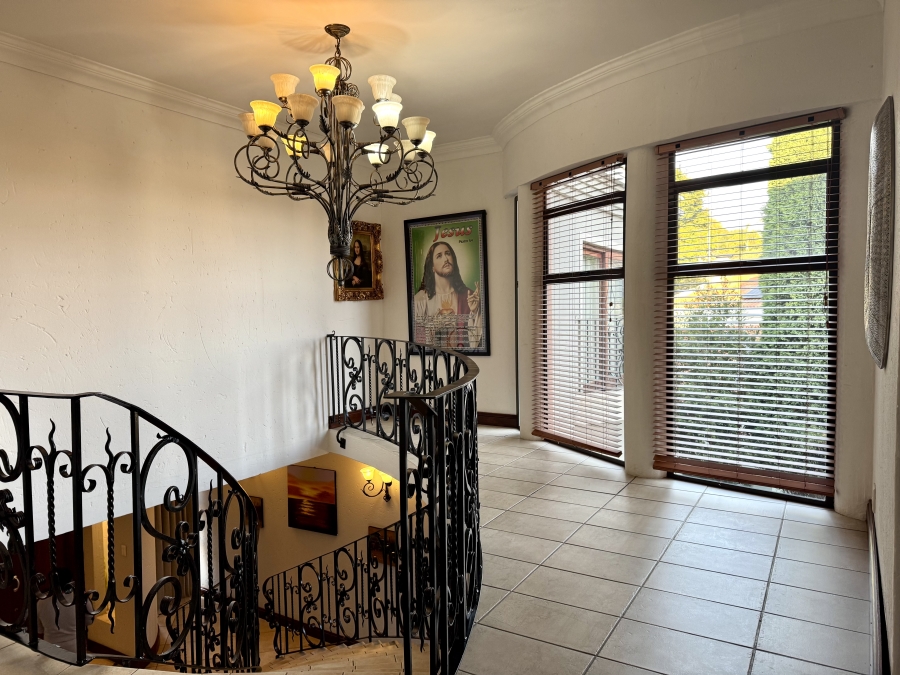4 Bedroom Property for Sale in Faerie Glen Gauteng
