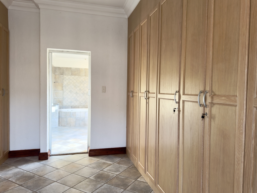 4 Bedroom Property for Sale in Faerie Glen Gauteng