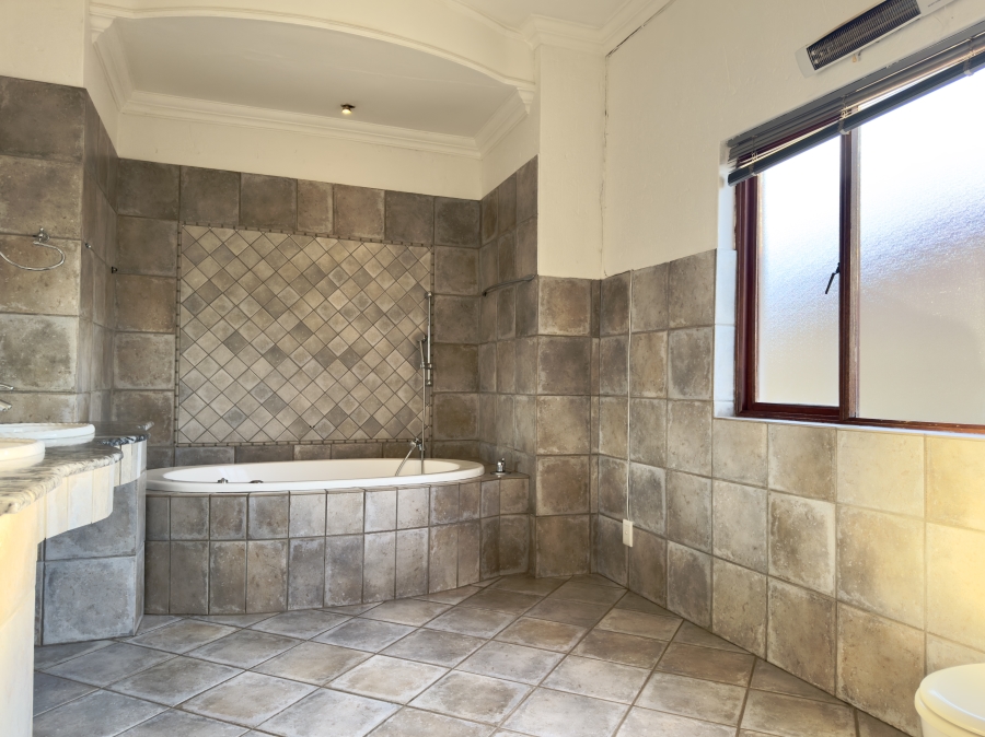 4 Bedroom Property for Sale in Faerie Glen Gauteng