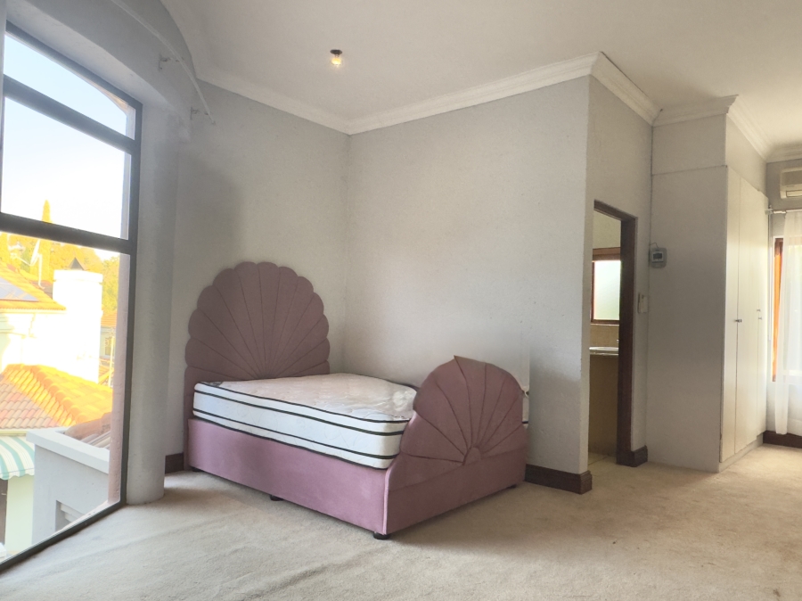 4 Bedroom Property for Sale in Faerie Glen Gauteng