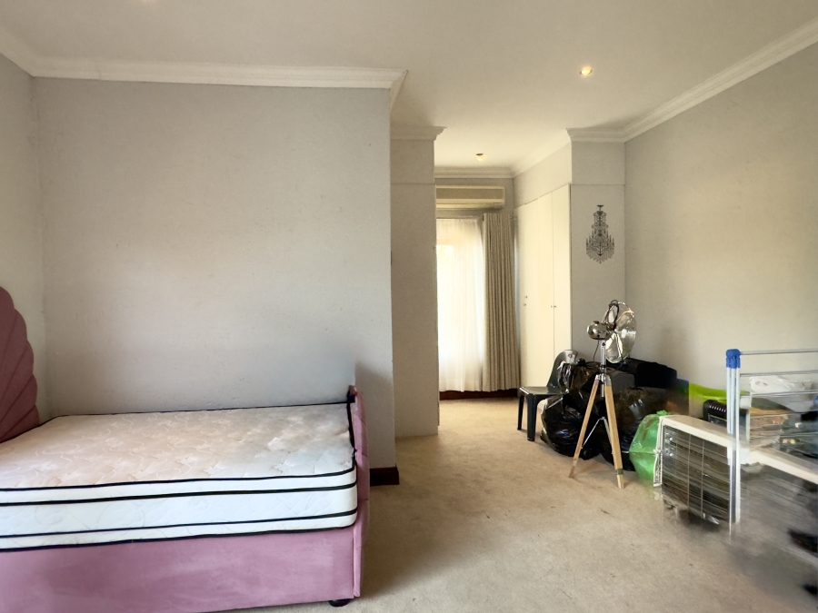 4 Bedroom Property for Sale in Faerie Glen Gauteng