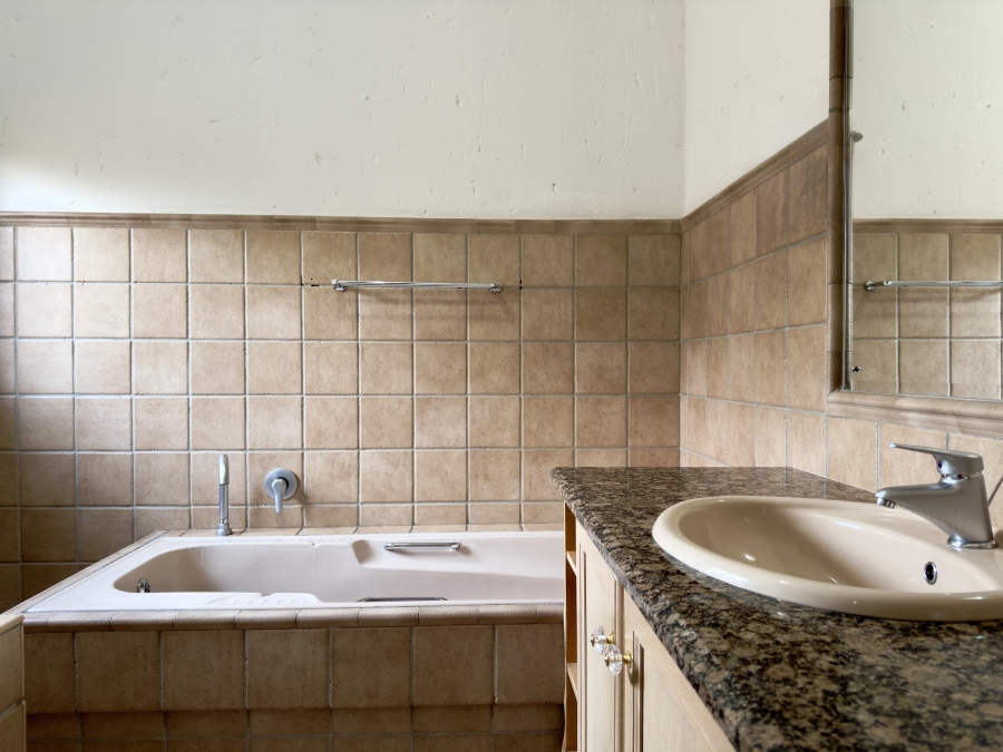 4 Bedroom Property for Sale in Faerie Glen Gauteng
