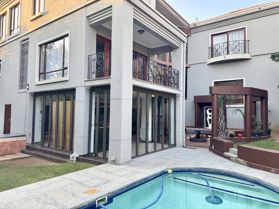 4 Bedroom Property for Sale in Faerie Glen Gauteng