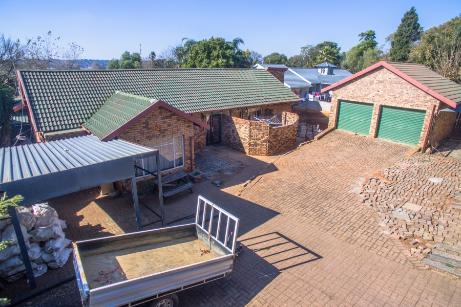 4 Bedroom Property for Sale in Strubensvallei Gauteng