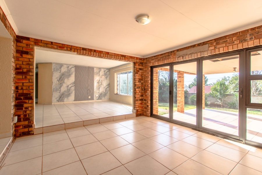 4 Bedroom Property for Sale in Strubensvallei Gauteng