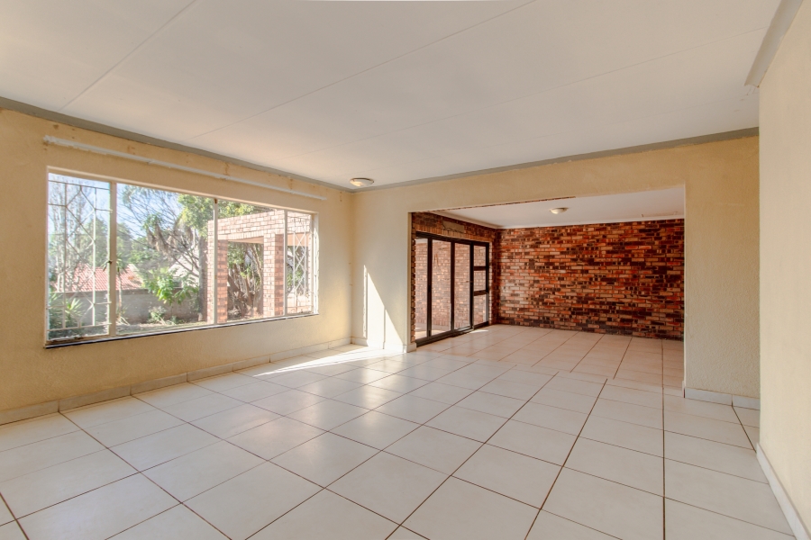 4 Bedroom Property for Sale in Strubensvallei Gauteng