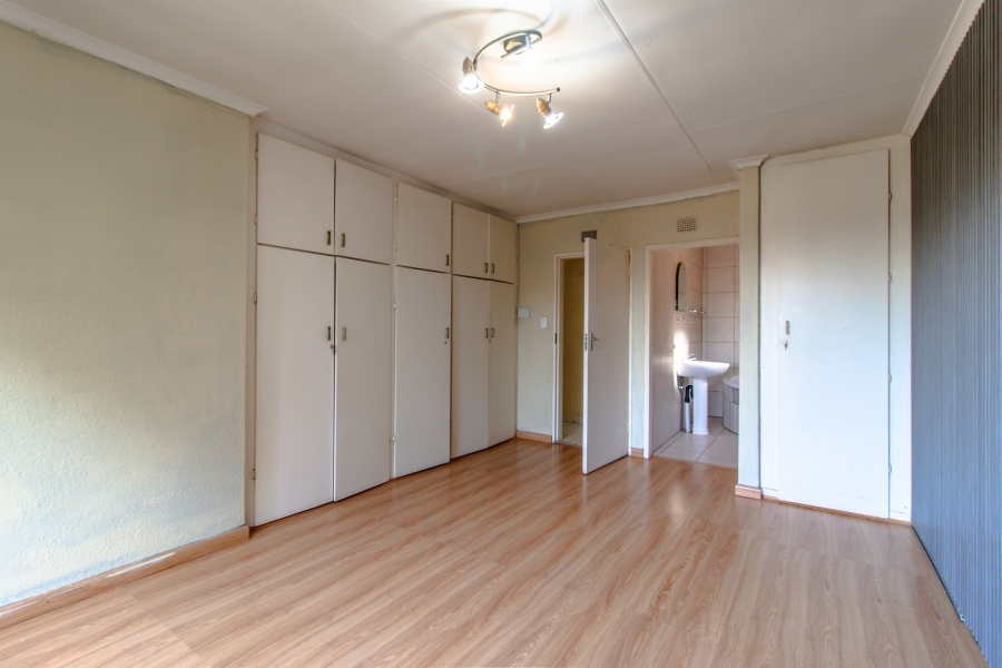 4 Bedroom Property for Sale in Strubensvallei Gauteng