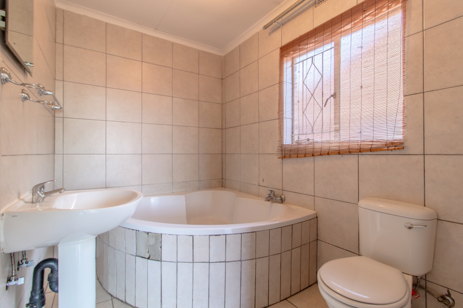 4 Bedroom Property for Sale in Strubensvallei Gauteng