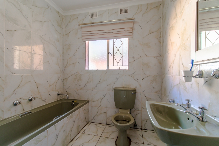 4 Bedroom Property for Sale in Strubensvallei Gauteng