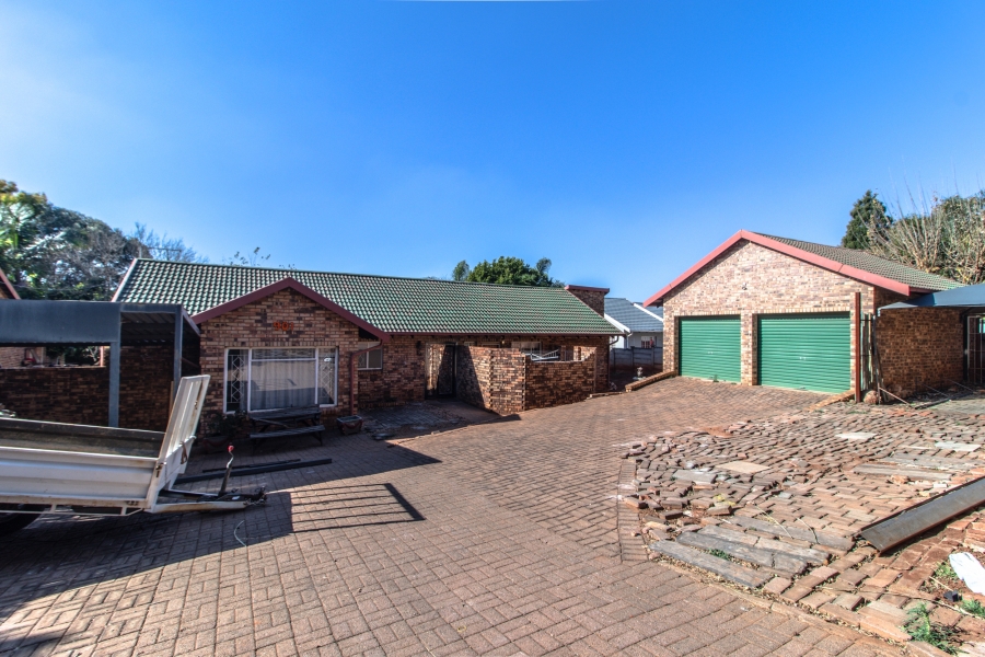 4 Bedroom Property for Sale in Strubensvallei Gauteng