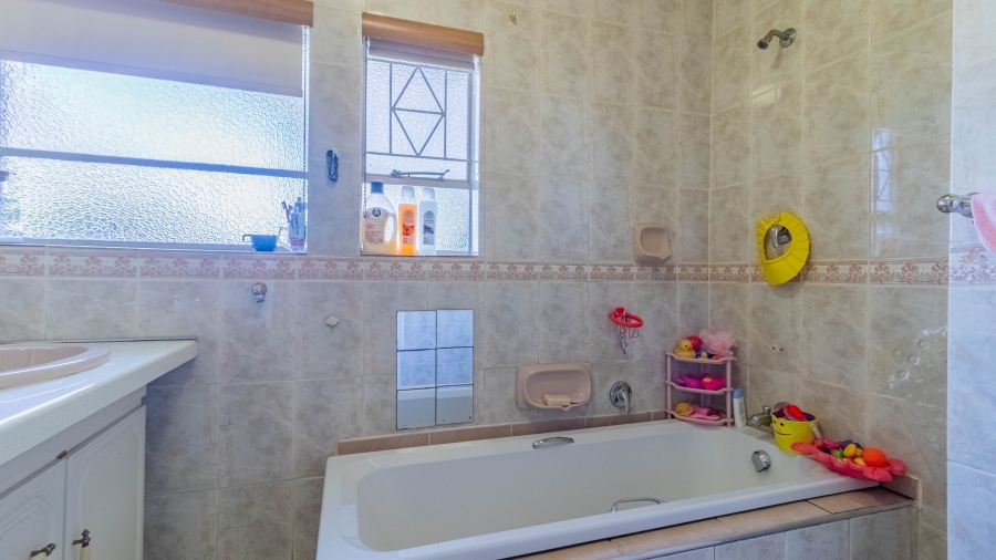 4 Bedroom Property for Sale in Harmelia Gauteng