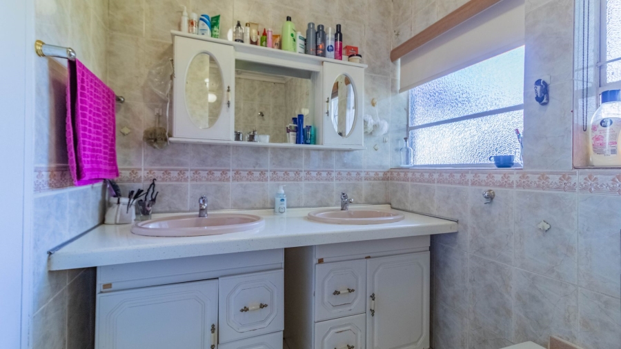 4 Bedroom Property for Sale in Harmelia Gauteng