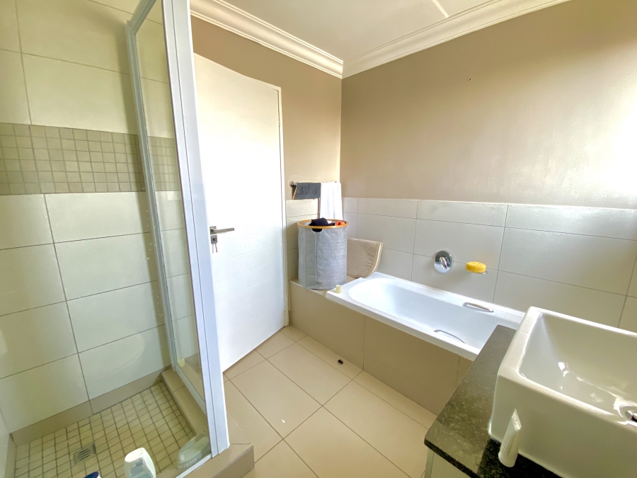 2 Bedroom Property for Sale in Chartwell Gauteng