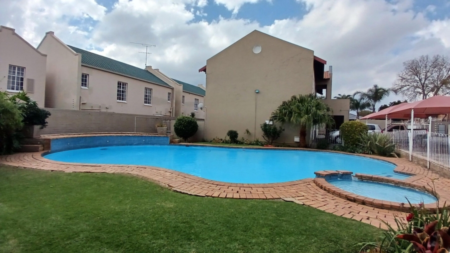 2 Bedroom Property for Sale in New Redruth Gauteng