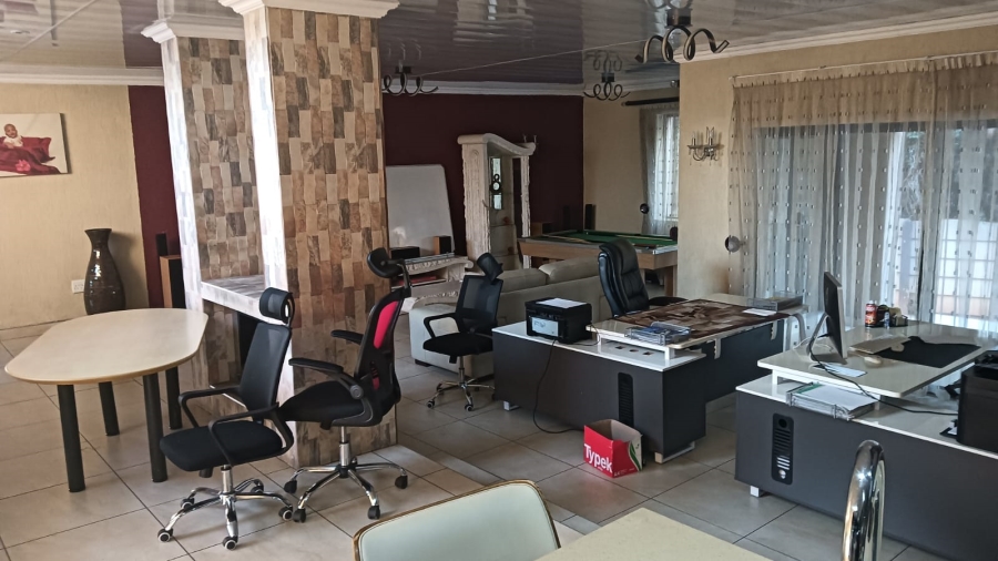To Let 7 Bedroom Property for Rent in Edleen Gauteng