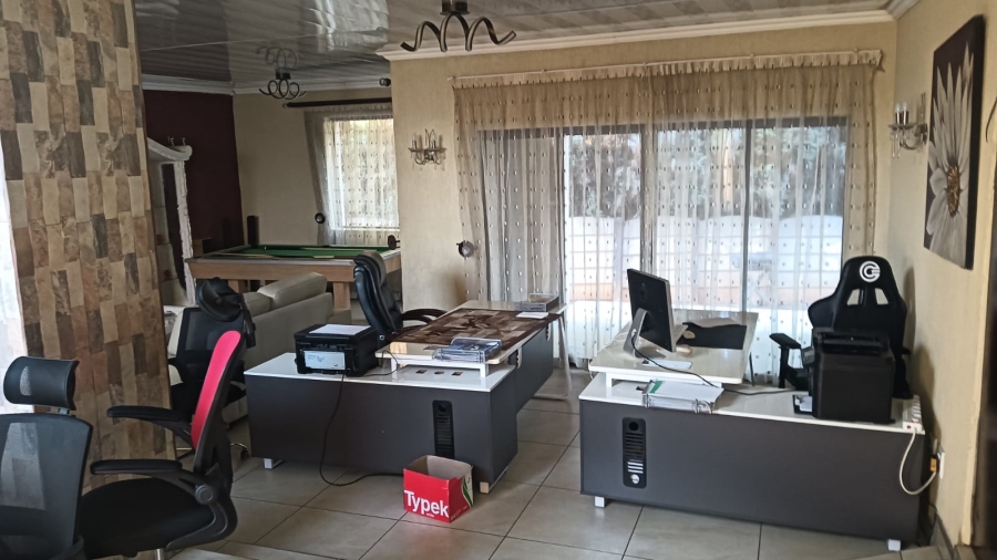 To Let 7 Bedroom Property for Rent in Edleen Gauteng