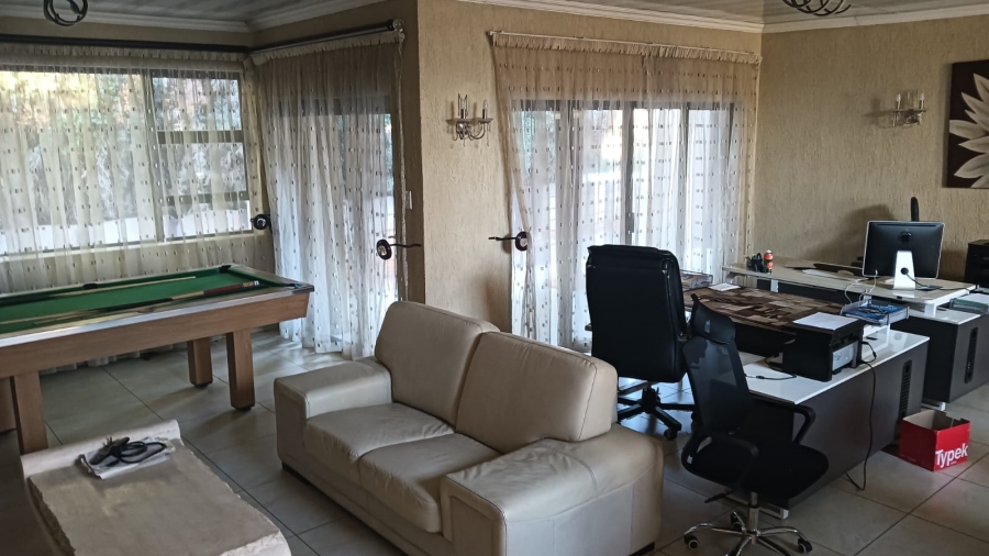 To Let 7 Bedroom Property for Rent in Edleen Gauteng