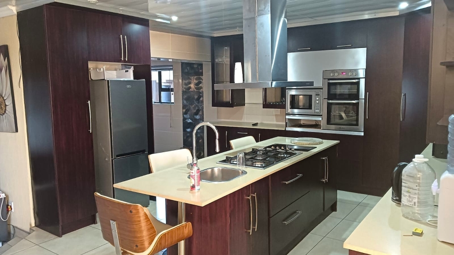 To Let 7 Bedroom Property for Rent in Edleen Gauteng