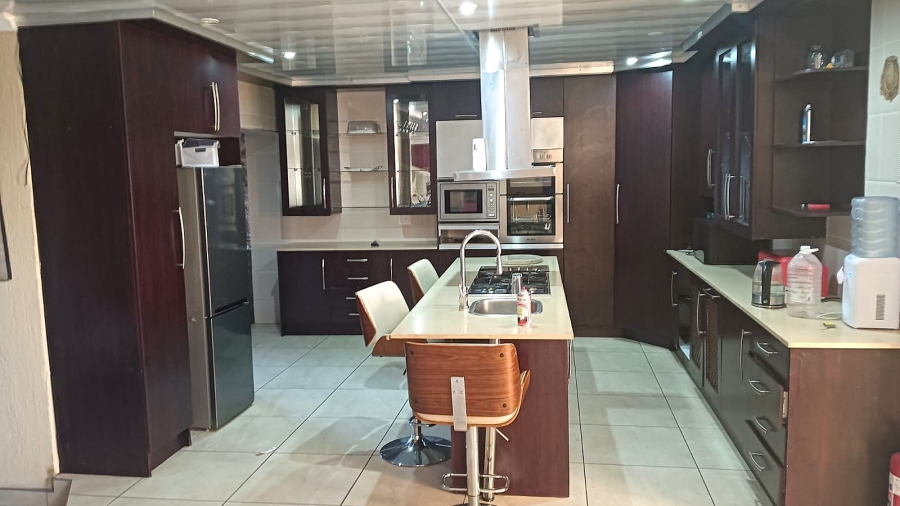 To Let 7 Bedroom Property for Rent in Edleen Gauteng