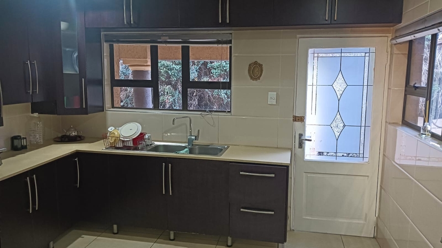 To Let 7 Bedroom Property for Rent in Edleen Gauteng