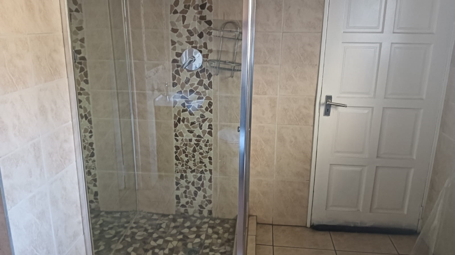 To Let 7 Bedroom Property for Rent in Edleen Gauteng