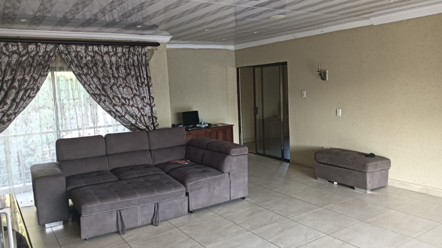 To Let 7 Bedroom Property for Rent in Edleen Gauteng