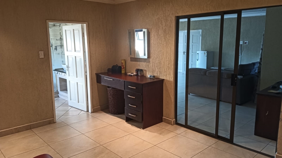To Let 7 Bedroom Property for Rent in Edleen Gauteng