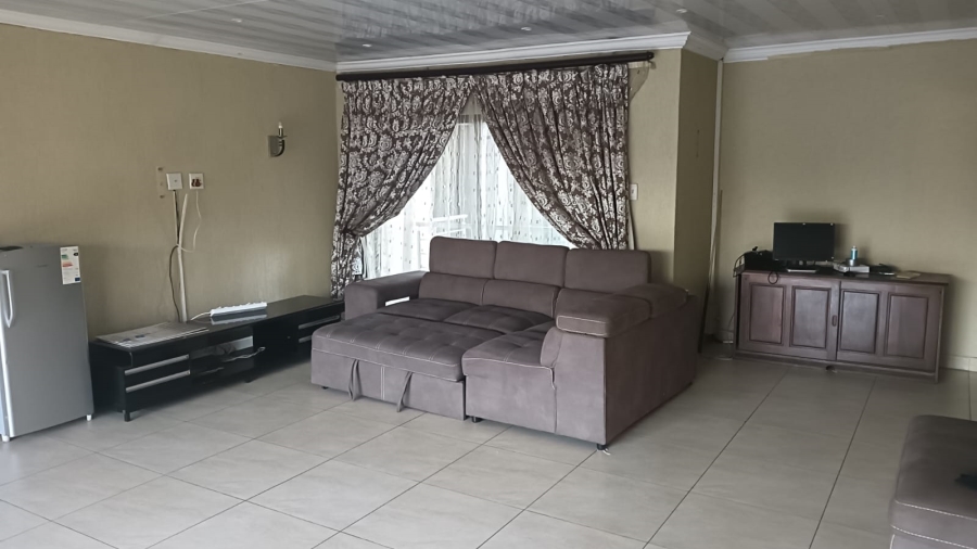 To Let 7 Bedroom Property for Rent in Edleen Gauteng