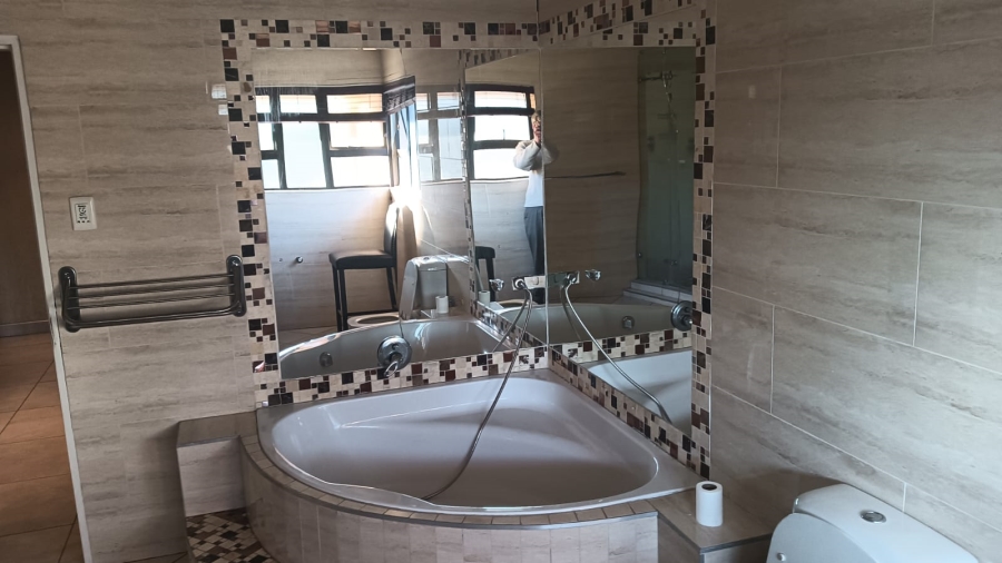 To Let 7 Bedroom Property for Rent in Edleen Gauteng