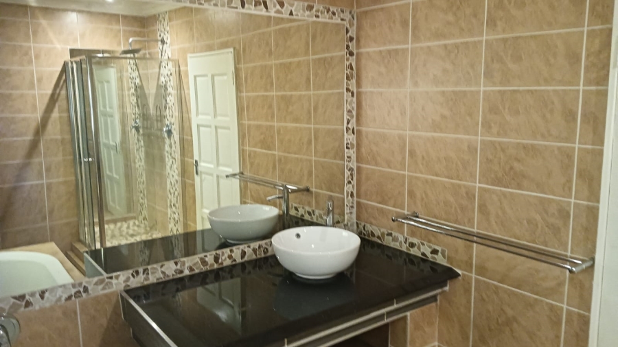 To Let 7 Bedroom Property for Rent in Edleen Gauteng