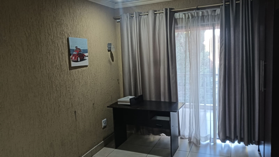 To Let 7 Bedroom Property for Rent in Edleen Gauteng