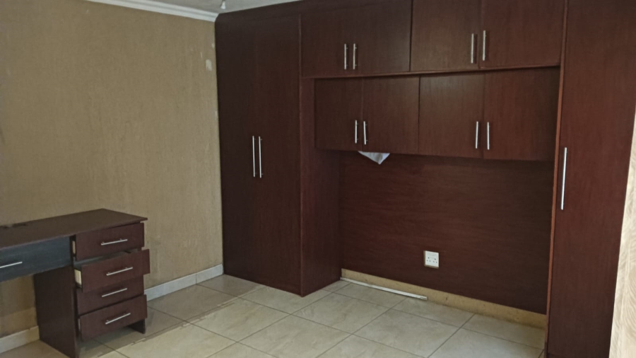 To Let 7 Bedroom Property for Rent in Edleen Gauteng