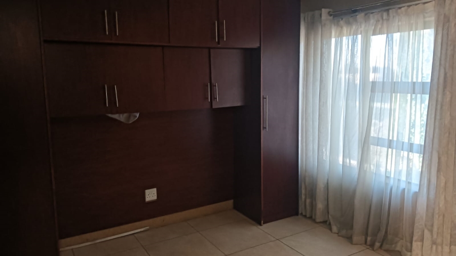 To Let 7 Bedroom Property for Rent in Edleen Gauteng