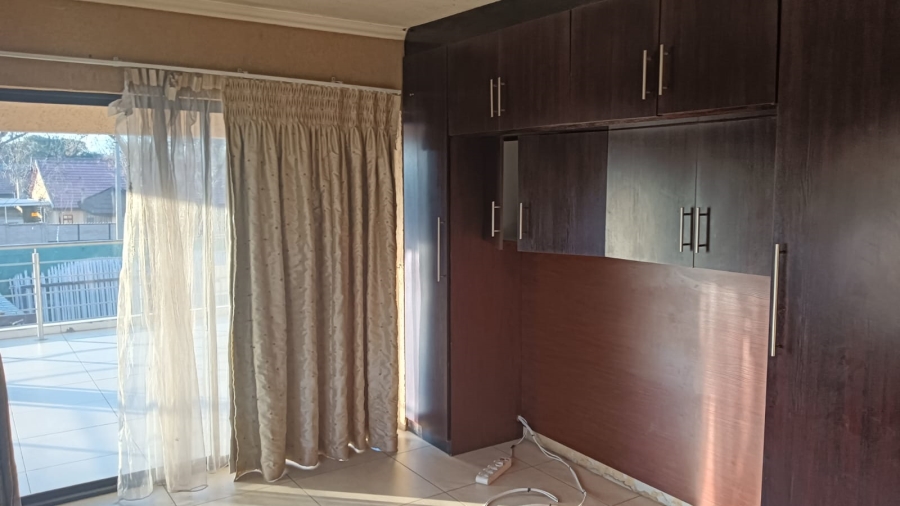 To Let 7 Bedroom Property for Rent in Edleen Gauteng