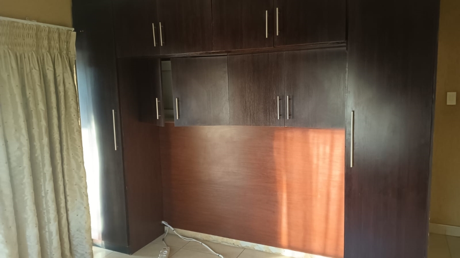 To Let 7 Bedroom Property for Rent in Edleen Gauteng