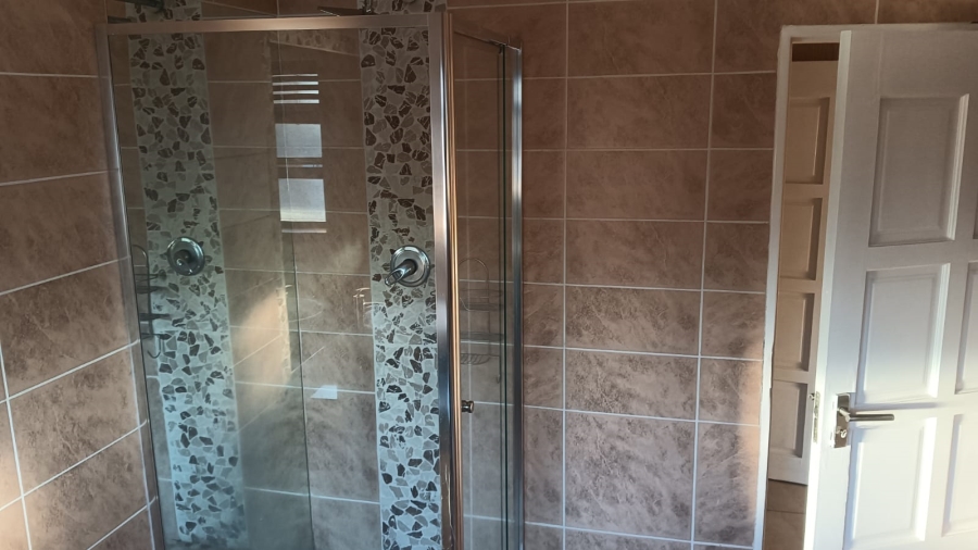 To Let 7 Bedroom Property for Rent in Edleen Gauteng