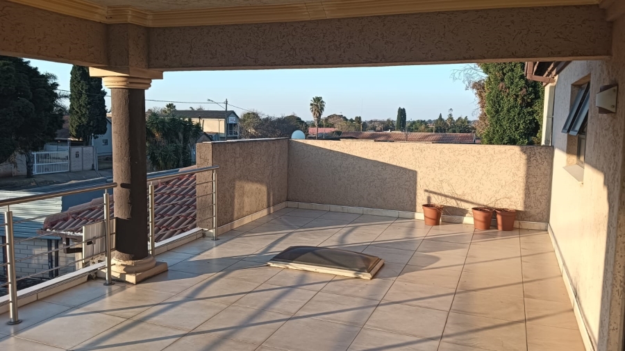 To Let 7 Bedroom Property for Rent in Edleen Gauteng
