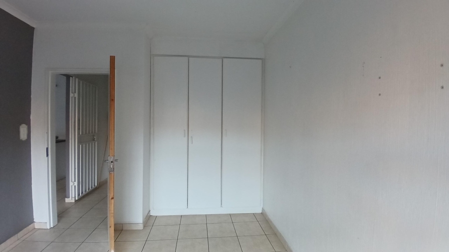 1 Bedroom Property for Sale in Bassonia Gauteng