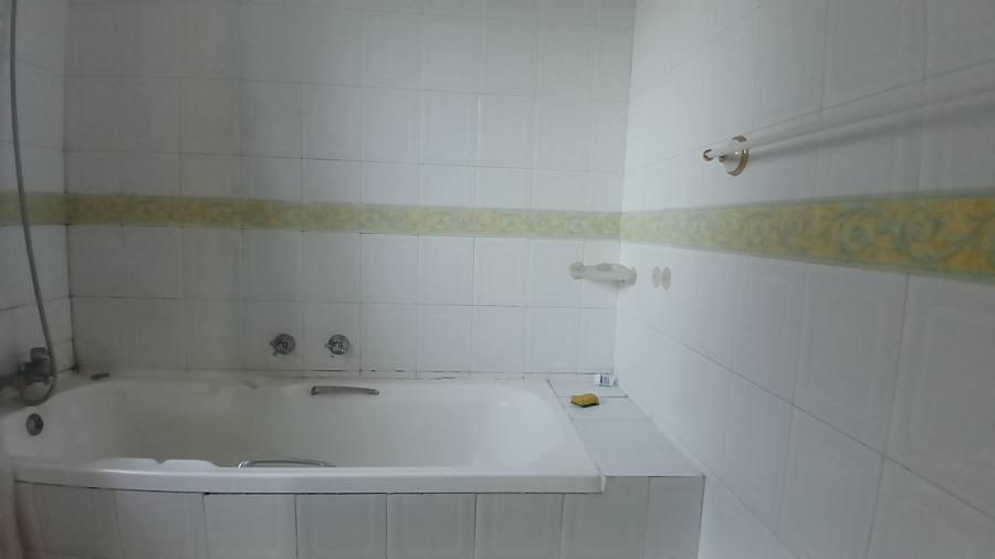 1 Bedroom Property for Sale in Bassonia Gauteng