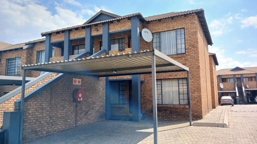 2 Bedroom Property for Sale in Klippoortje Gauteng