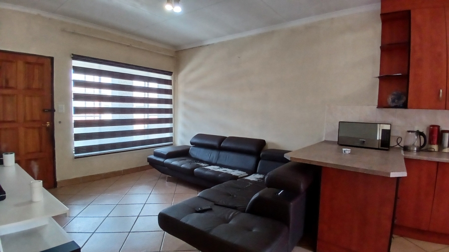 2 Bedroom Property for Sale in Klippoortje Gauteng