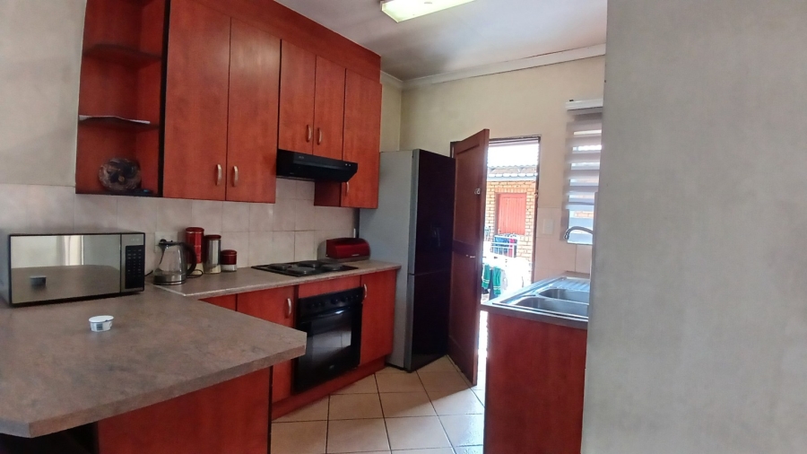 2 Bedroom Property for Sale in Klippoortje Gauteng