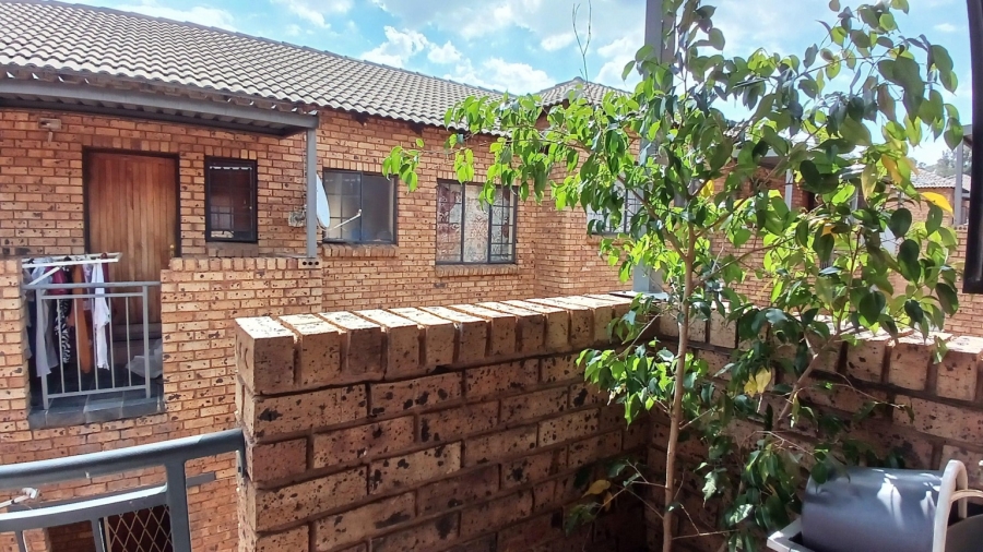 2 Bedroom Property for Sale in Klippoortje Gauteng