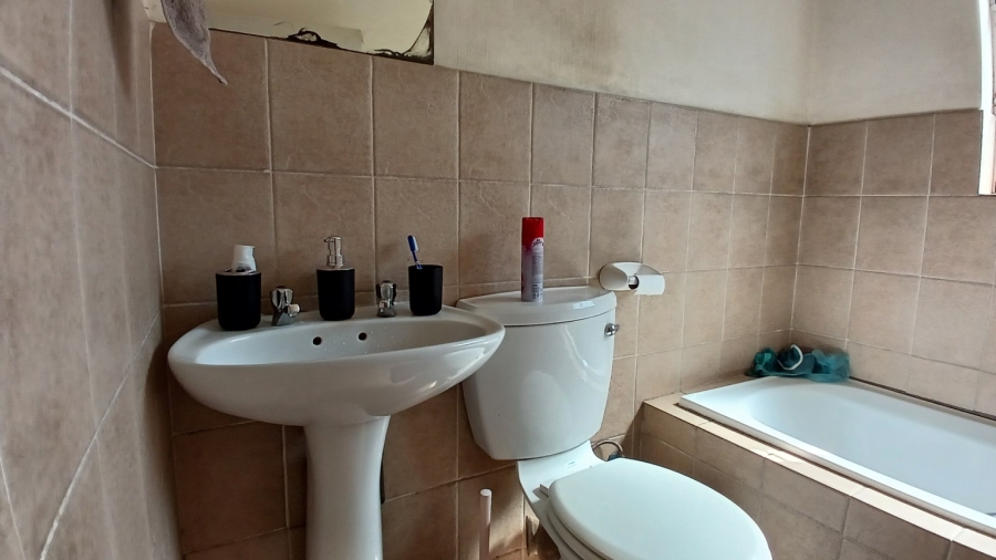 2 Bedroom Property for Sale in Klippoortje Gauteng