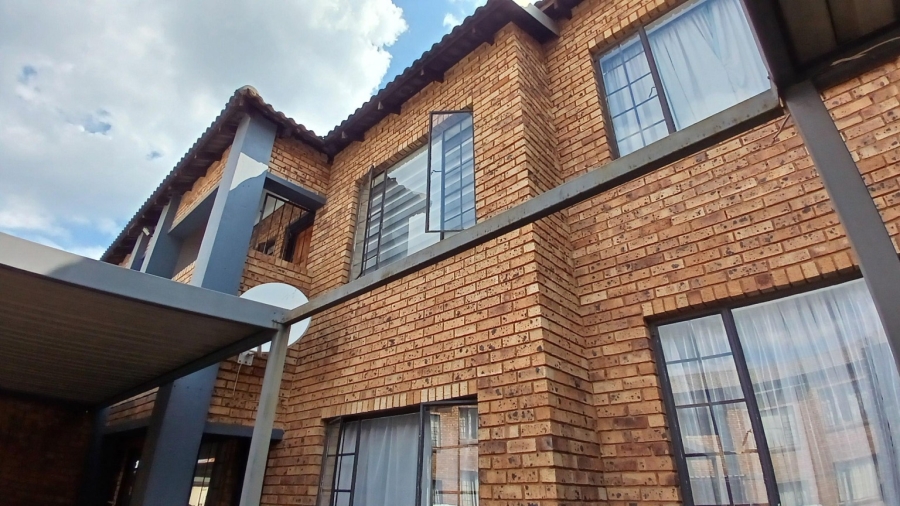 2 Bedroom Property for Sale in Klippoortje Gauteng