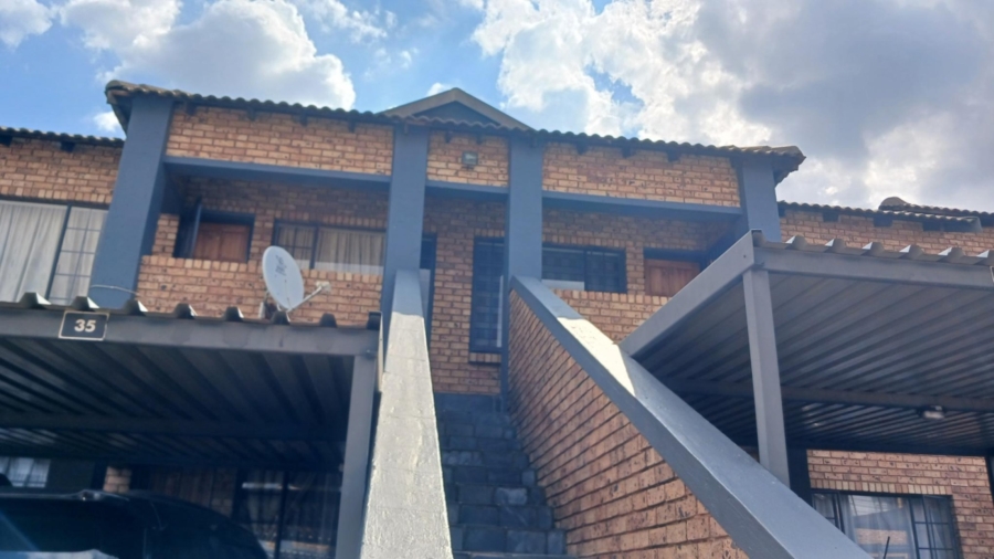 2 Bedroom Property for Sale in Klippoortje Gauteng