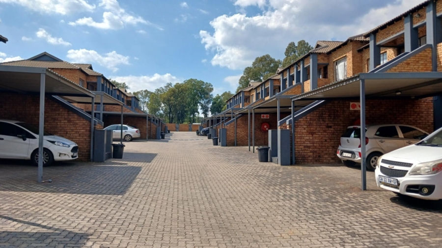 2 Bedroom Property for Sale in Klippoortje Gauteng